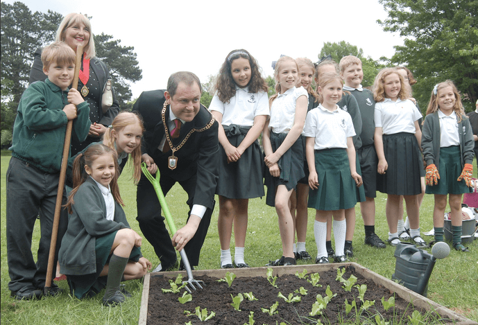 Principals launches new school fruit & veg planting scheme