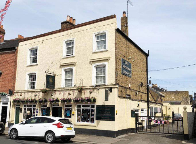 £850k Windsor pub with rooms sold to indie pub group