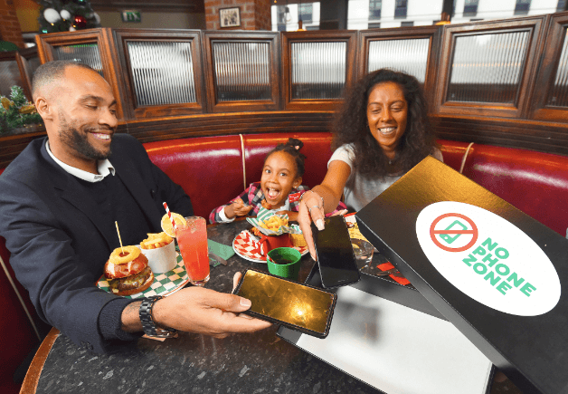 Frankie & Bennys becomes first UK restaurant to ban mobiles